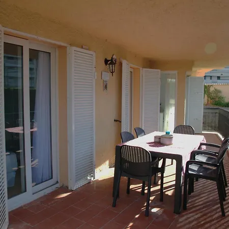 Apartamento En Planta Baja A 250m De La Playa - 3 Habitaciones, Terraza Y Parking Privado - Es-323-4 *