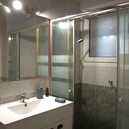 Apartamento En Planta Baja A 250m De La Playa - 3 Habitaciones, Terraza Y Parking Privado - Es-323-4 *